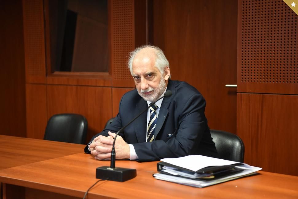 El ex fiscal Albaca quedó más cerca de ser enjuiciado - Vimarsana News