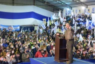Gildo Insfrán encabezó un acto de campaña sin protocolos y disparó la polémica