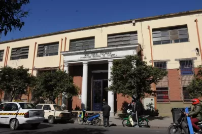 En burbujas regresan los alumnos medios de la UNT