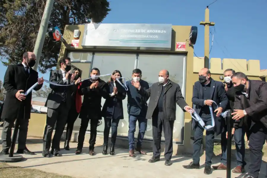 El gobernador Manzur entregó netbooks a los estudiantes de Monteagudo