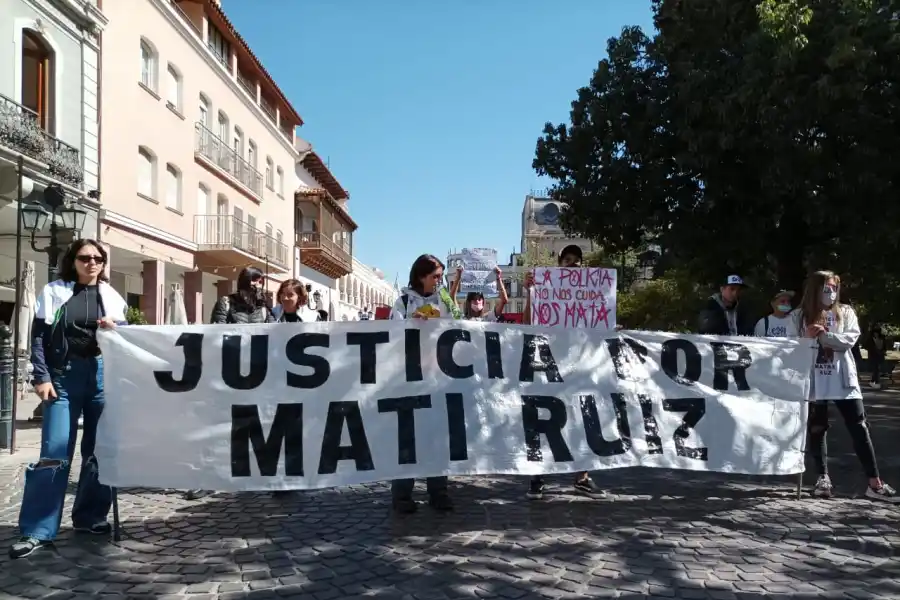 Marcha por Matías Ruiz.