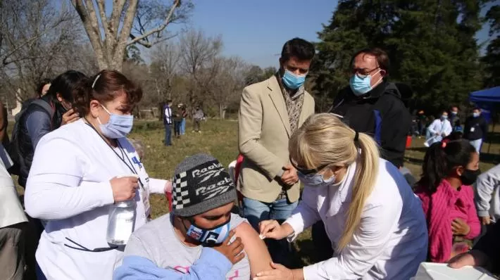 El Cadillal: Salud implementó un operativo de testeos y vacunación