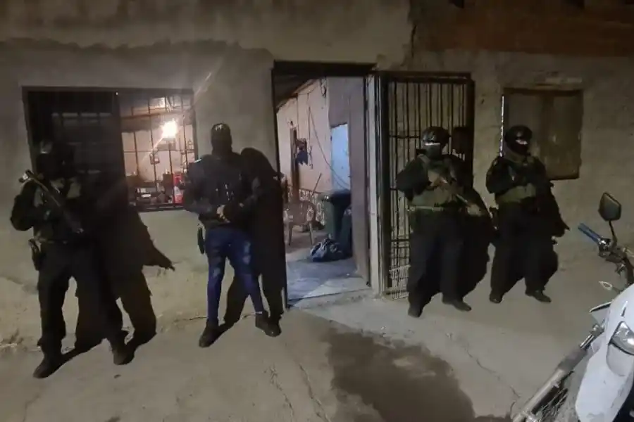 Narcomenudeo: el jefe de un clan intentó ver a su pareja y lo atraparon