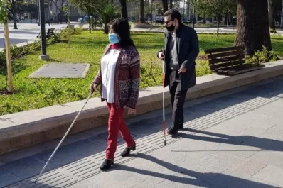 El piso de la plaza, evaluado por personas no videntes