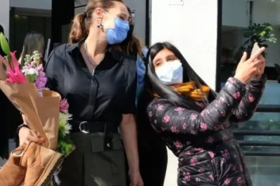 Pampita volvió a trabajar, a 11 días de dar a luz