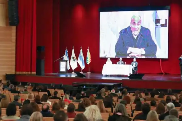 Comenzó en Tucumán un congreso internacional para docentes de todo el mundo