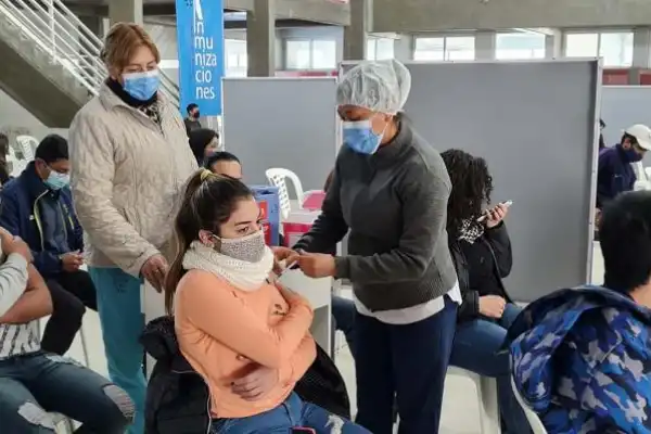 Arrancó en Tucumán la vacunación para 32.000 adolescentes de 12 a 17 años