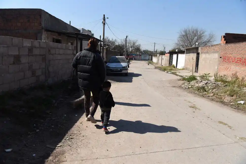 NECESITA APOYO ESTATAL. El Sifón, barrio cercano pero incomunicado.  