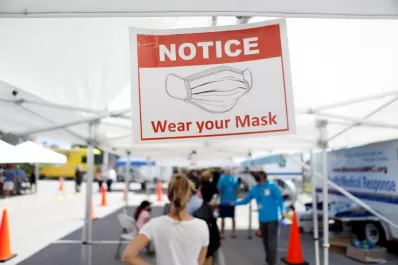 China confina a millones de personas y en Estados Unidos quieren exigir vacunación