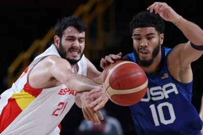 Estados Unidos eliminó a España y espera por Argentina-Australia en básquet