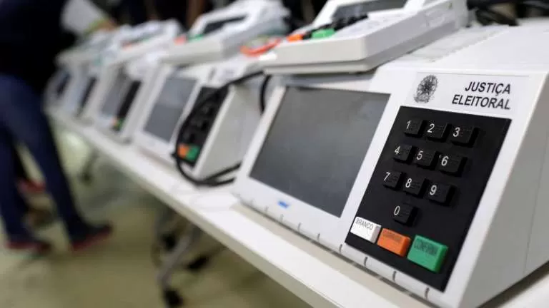 SEGURIDAD. El documento difundido por los magistrados explica que las máquinas electorales son electrónicas, pero no están conectadas a internet, y pueden ser auditadas en todo momento por autoridades y observadores.   