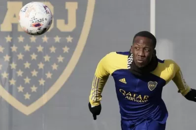 Llegó el transfer de Advíncula ¿Debutará en el Superclásico de esta noche?