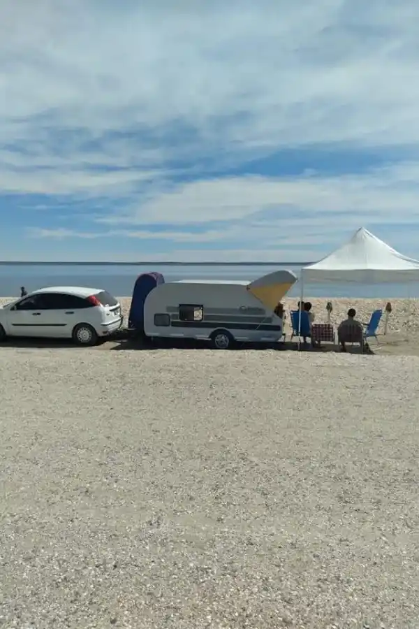 DIMENSIONES. Las mini rodantes suelen ser solamente dormitorio, con cocina externa y funcionan muy bien con autos medianos.