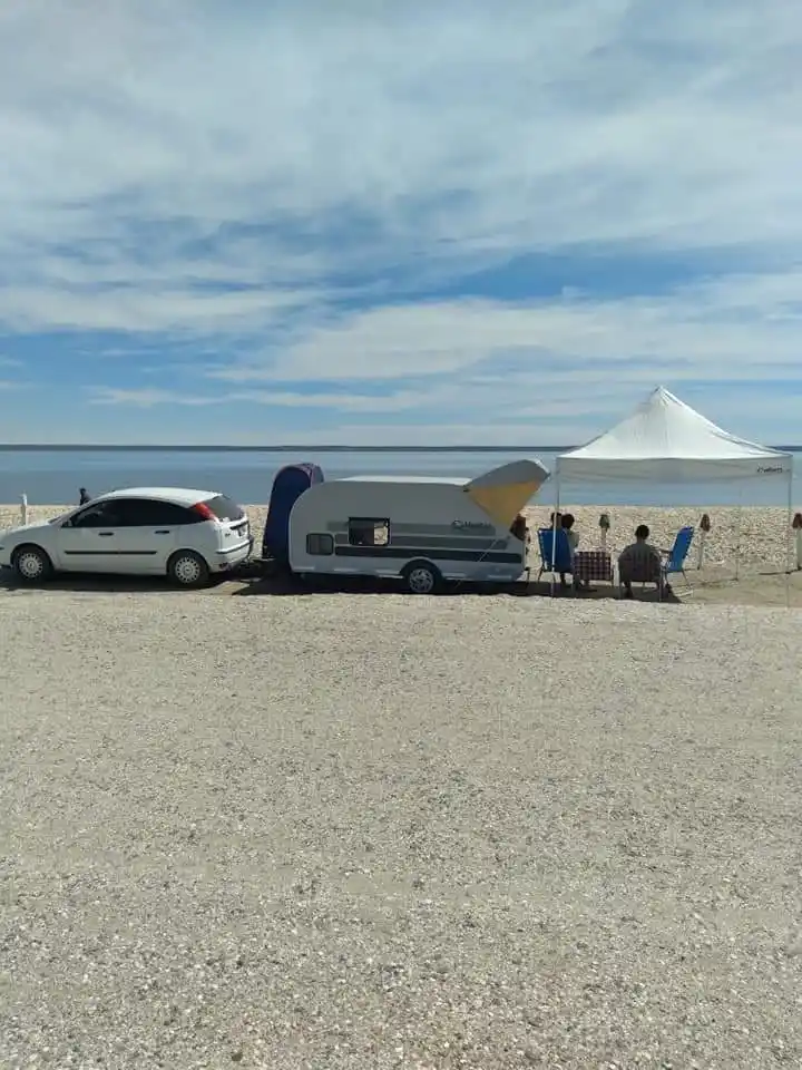 DIMENSIONES. Las mini rodantes suelen ser solamente dormitorio, con cocina externa y funcionan muy bien con autos medianos.