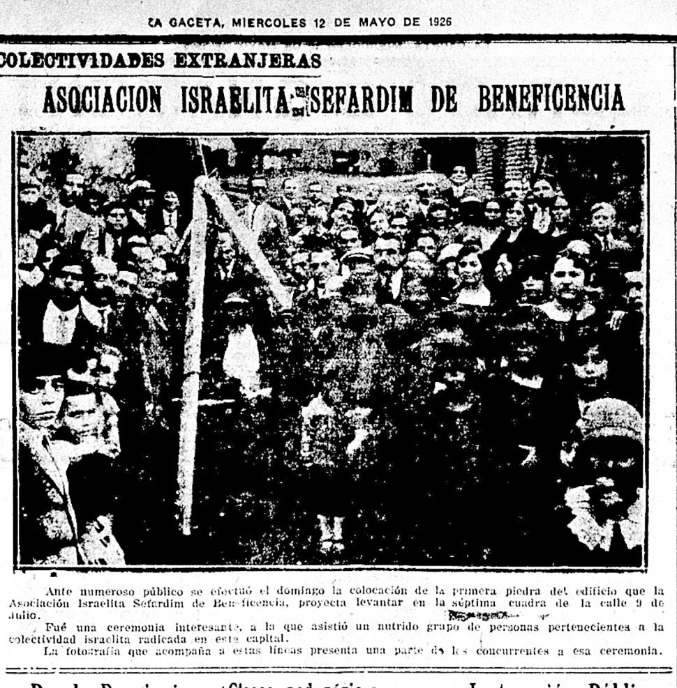 EN 1926. Una multitud se congrego en el lugar para participar en el inicio de la obra que alojaría la sede social de la comunidad.