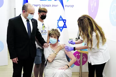 Desoyen el pedido de la OMS y aplicarán la tercera dosis