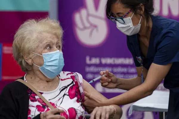 Covid-19: Chile aplicará una tercera dosis a los vacunados con Sinovac