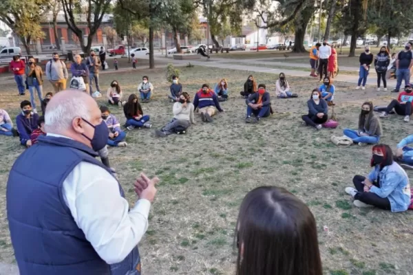 Discuten sobre política puertas adentro y no frente a la sociedad, dijo Masso