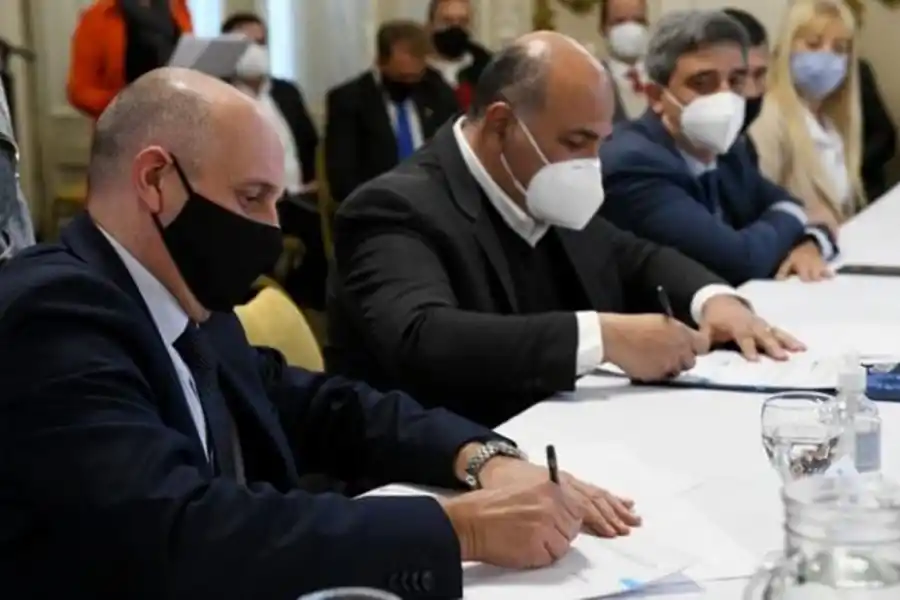 Dimes y diretes: Deiana desmiente que se aleje