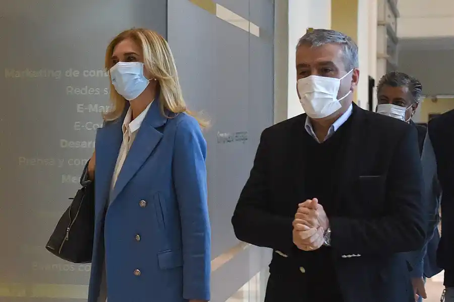 Dimes y diretes: Deiana desmiente que se aleje