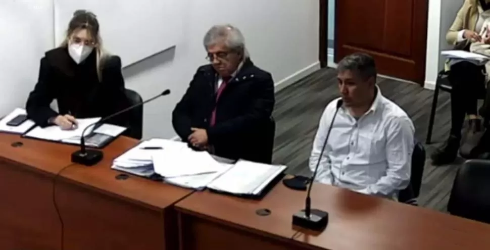 “MARQUÉ INCOHERENCIAS”. Manuel Pedernera (al centro) aclaró su punto y pidió disculpas al hijo de la víctima. 
