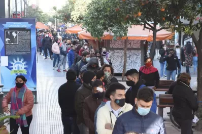 La vacuna de Moderna reemplaza a la Sputnik V: estos son sus riesgos y beneficios