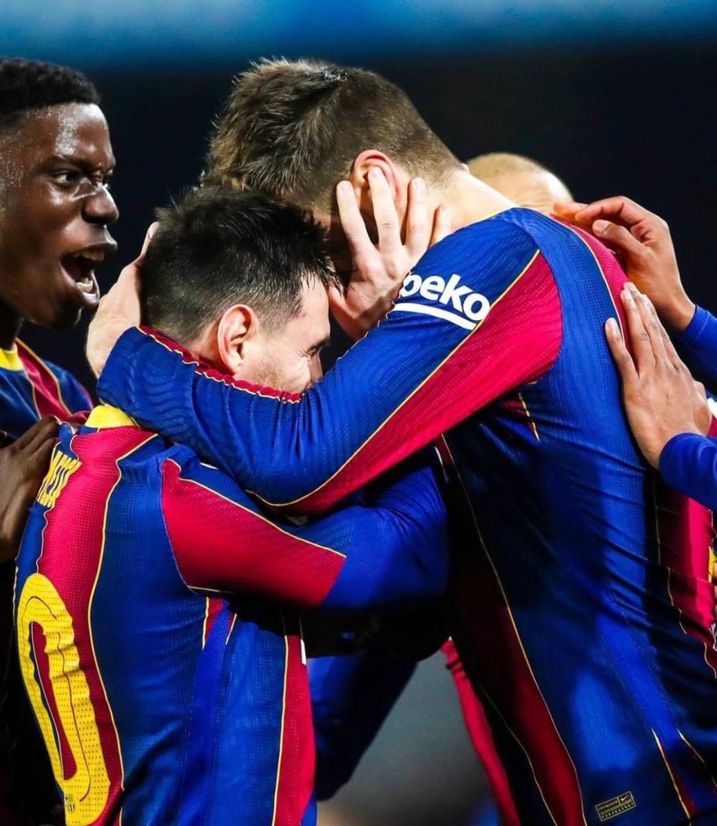 AMIGOS. El defensor español Gerard Piqué despidió a su ahora ex compañero de Barcelona Lionel Messi con un emotivo posteo en Instagram.