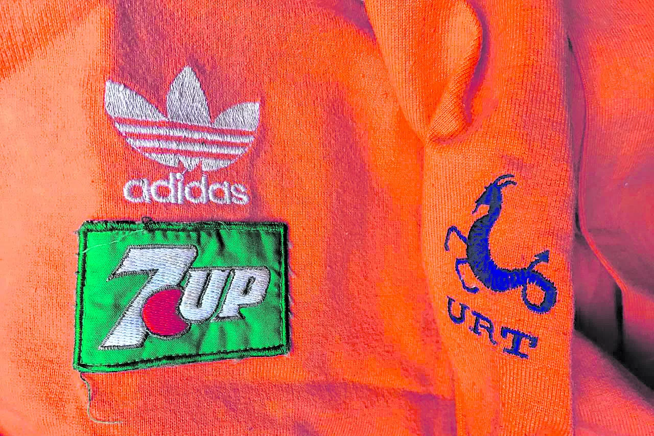 LA CAMISETA CON EL LOGO DE 7UP. Abrió un debate necesario. Tres años más tarde la camiseta de Los Pumas tuvo la primera publicidad. 