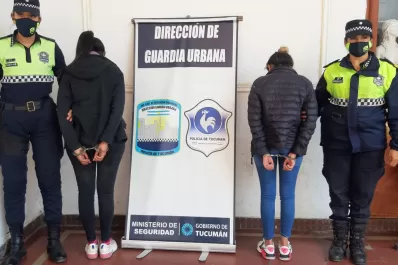 Detienen a dos mecheras por robar una billetera en pleno centro