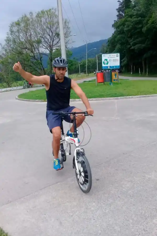 LIBERTAD. Javier Robles siente que puede llegar a todos lados con su bici.