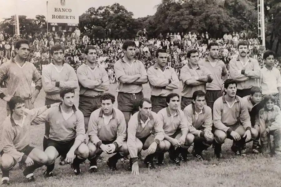 EQUIPAZO. Tucumán tras consagrarse en el Centro de la República 1993, con nombres de la talla del “Tumba” Molina, Le Fort, Garretón, Santamarina y Merlo. 