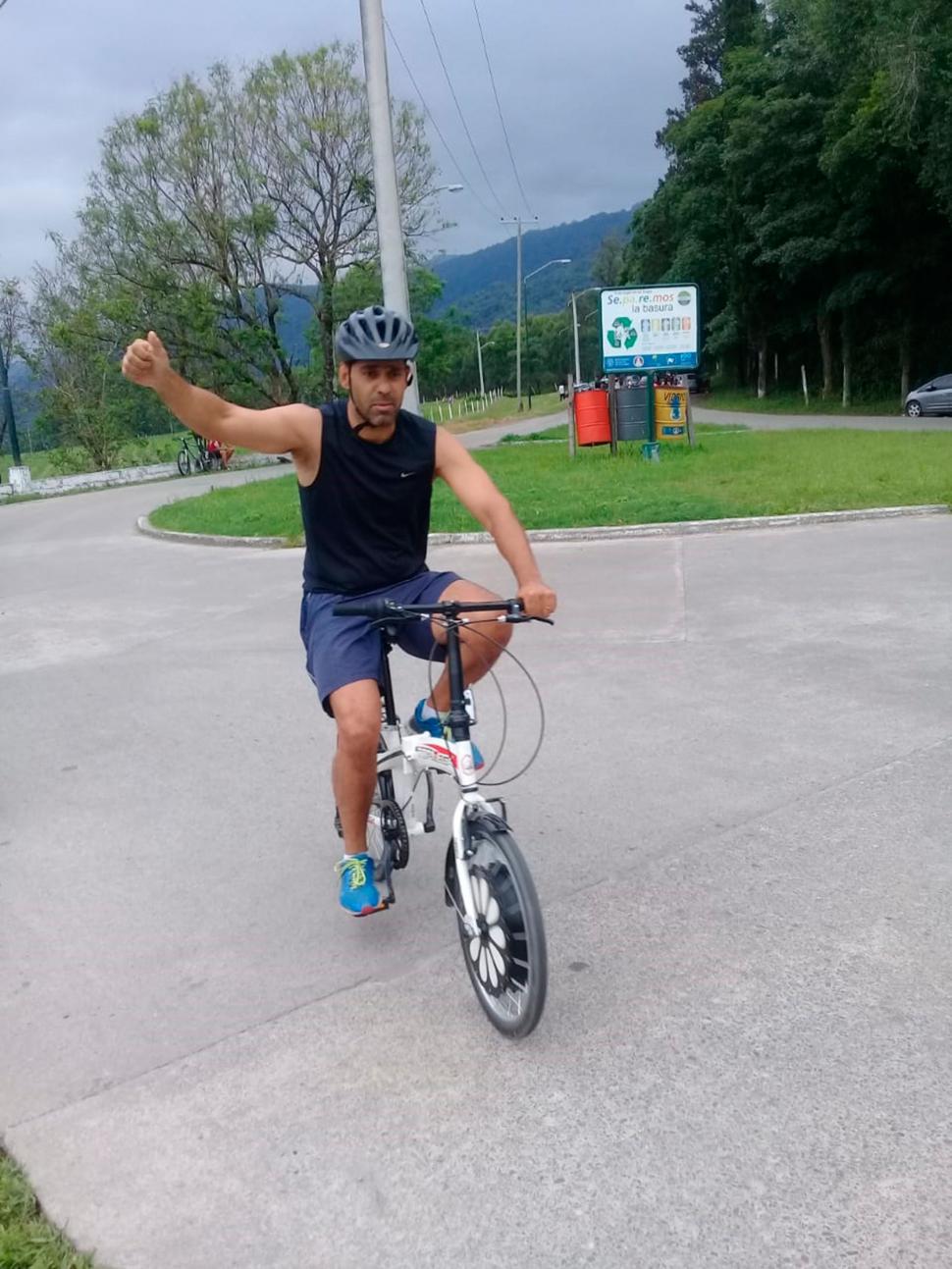 LIBERTAD. Javier Robles siente que puede llegar a todos lados con su bici.