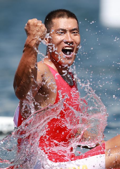 REMO. El esfuerzo siempre tiene su recompensa. El chino Zhang Dong reacciona después de la carrera. Los deportistas que compitieron en esta disciplina fueron algunos de los más afectados por las altas temperaturas que se registraron en Tokio. En el remo, los argentinos estuvimos representados por varios atletas, entre ellos, Milka Kraljev y Evelyn Maricel Silvestro, que compitieron en la categoría doble par ligero.