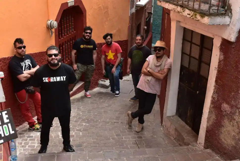 CLÁSICOS INOLVIDABLES. Sargento Peppa invita a revivir y a disfrutar de la música que heredamos de los míticos John, Paul, Ringo y George. 