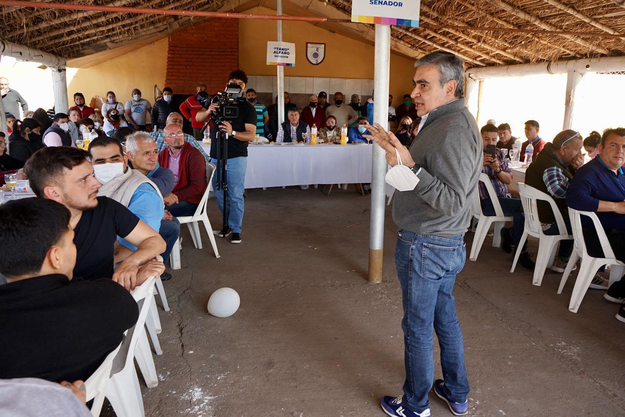 En campaña, Alfaro advirtió sobre la grave crisis que atraviesa el interior de la provincia 