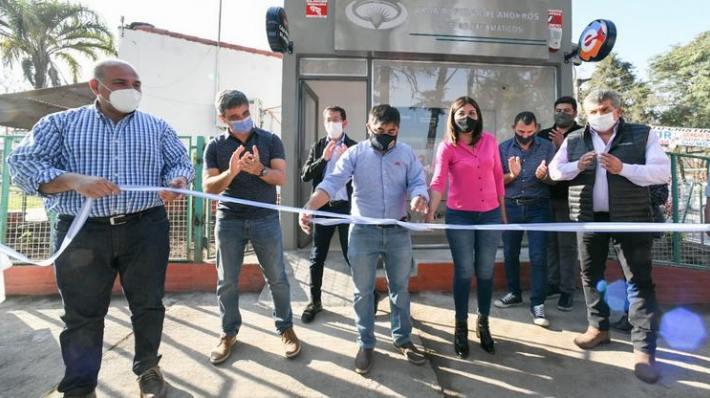 Juan Manzur inauguró cajeros automáticos en Acheral y Sargento Moya