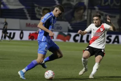 River jugó pensando en Mineiro y cayó en Mendoza
