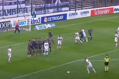 ¿Estaba mal armada la barrera en el gol que sufrió Atlético Tucumán?