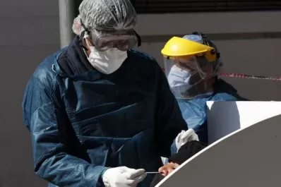 Confirman 402 nuevos casos y cinco muertes por covid-19 en Tucumán