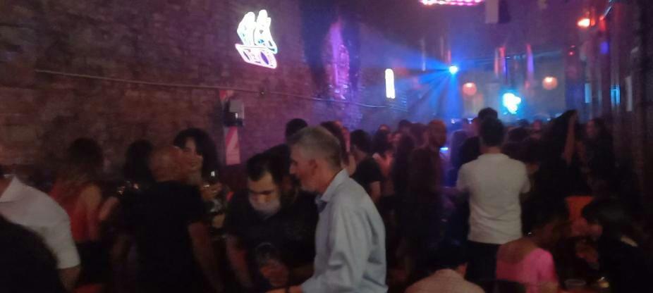 Desalojo: se toparon con 150 personas y un baile adentro de un bar