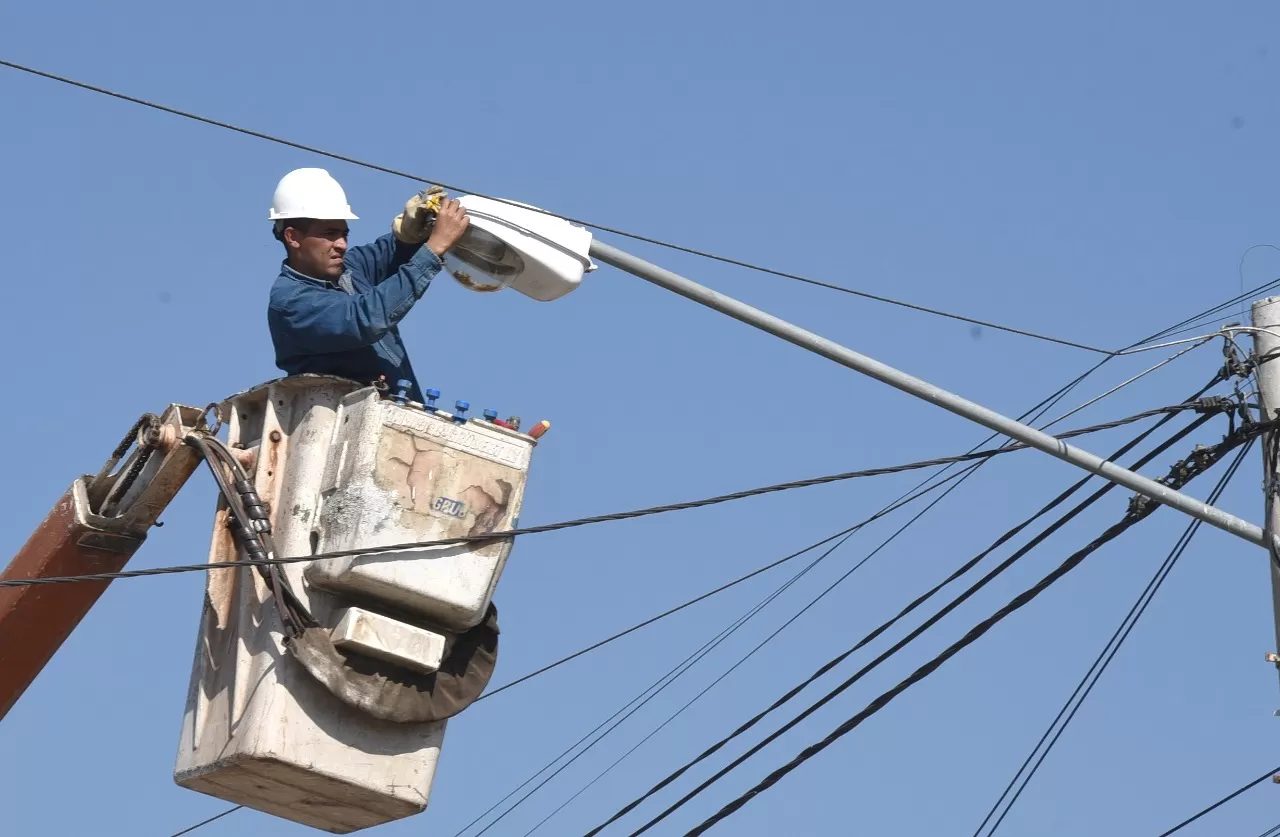 Robaron cables por un valor de $ 20.000 en distintos puntos de la capital tucumana 