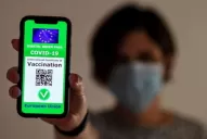 Italia: desmantelaron canales de Telegram que vendían pases verdes falsos