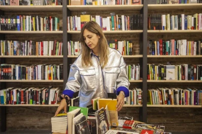 Tsundokus: acumulan libros sin leer y confiesan cómo dialogan con esa parte de la biblioteca