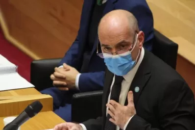 Piden la salida de Lichtmajer del ministerio de Educación