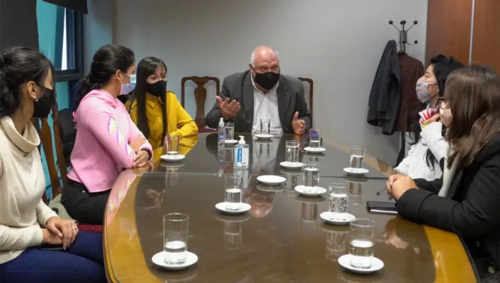 ENCUENTRO. El legislador Federico Masso se reunió con emprendedores de redes sociales.