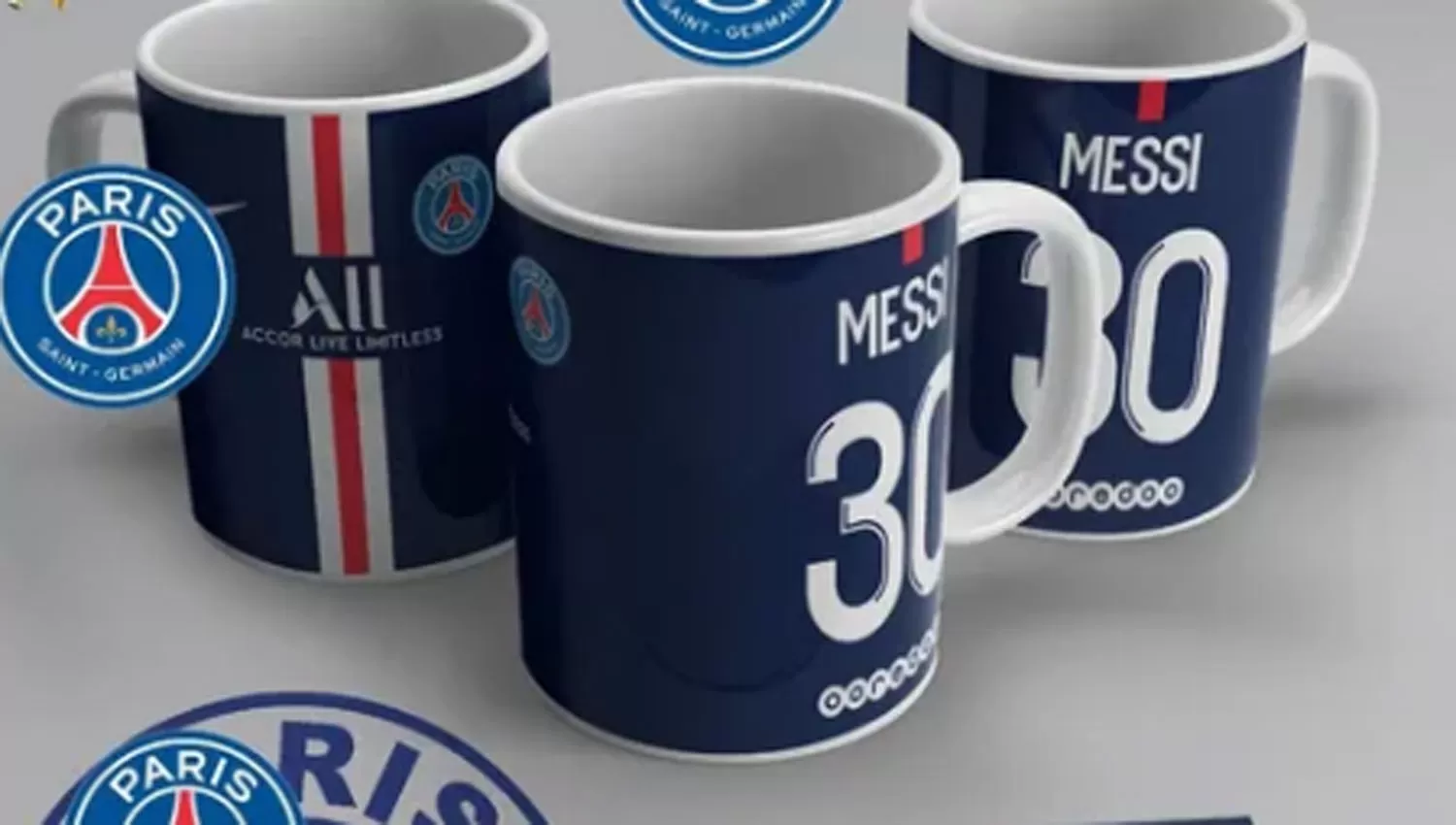 ADELANTADOS. En Mercado Libre ya ofrecen tazas con el nombre de Messi, el escucho de PSG y el nuevo número que llevará en la camiseta.