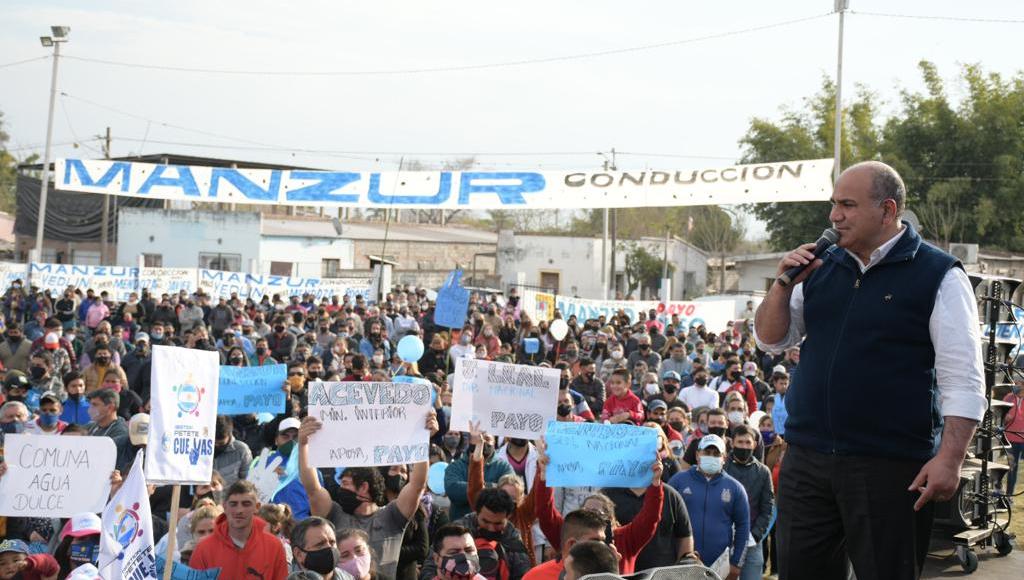 GOBERNADOR. Juan Manzur, en un acto de campaña con sus dirigentes. Foto: Comunicación Pública