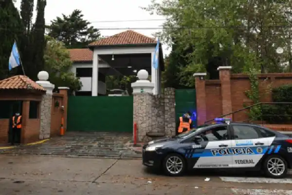 Cumpleaños en Olivos: cuál era la pena para quienes violaban la cuarentena obligatoria