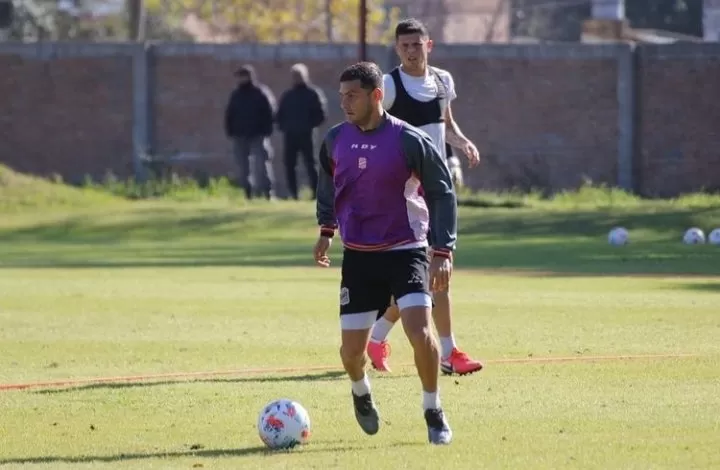 MUY IMPORTANTE. Imbert es un futbolista clave en la idea futbolística que tiene De Muner. El volante tiene manejo, explosión, desequilibrio y, además, llegada al gol. 