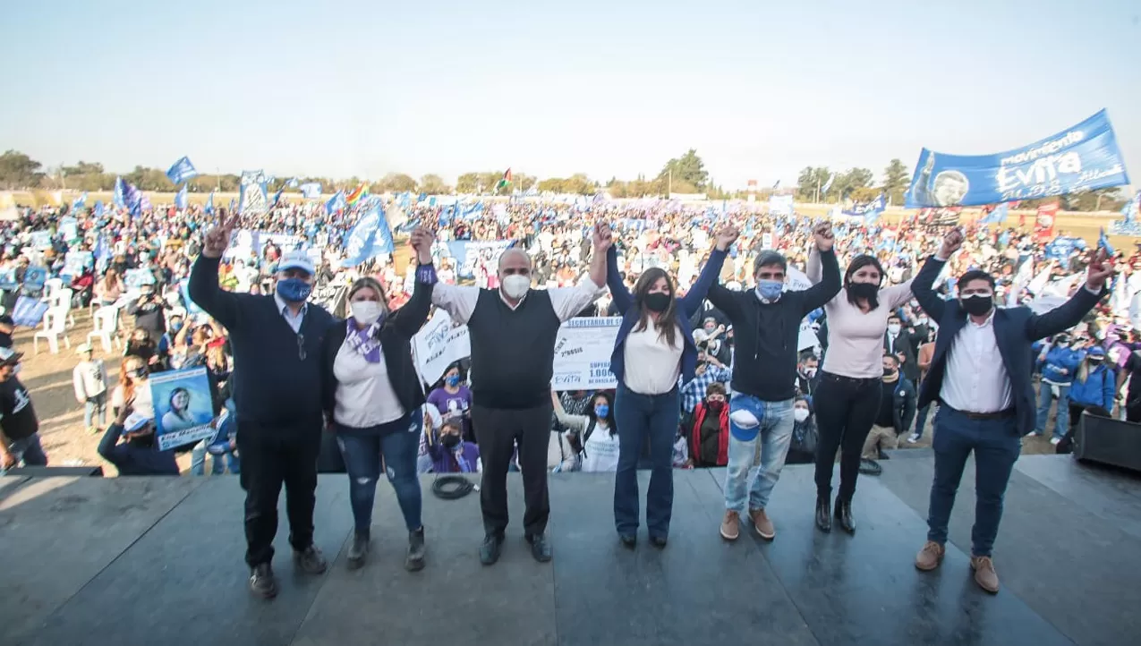 EN CAMPAÑA. El gobernador, Juan Manzur, encabezó un acto organizado en el Hipódromo por el Movimiento Evita.